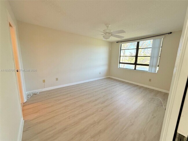 Building Photo - 10426 E Clairmont Cir