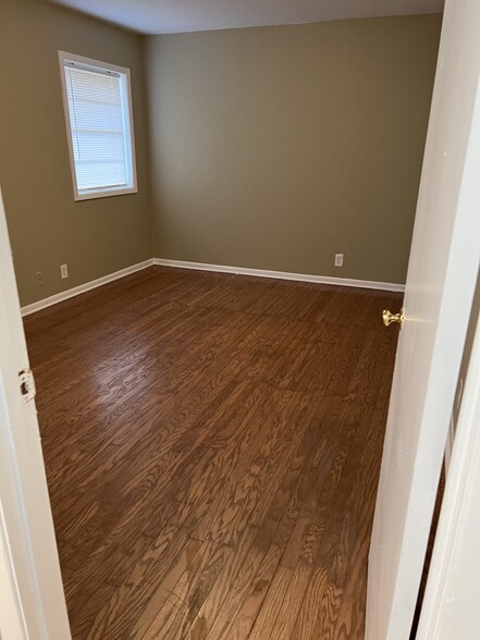 Building Photo - 2922 Skyland Dr NE