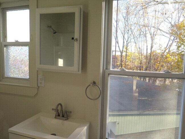 Building Photo - 14 Richmond St