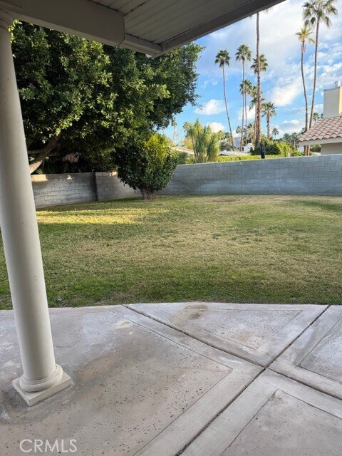Building Photo - 2104 S Birdie Way