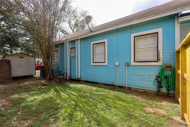 Building Photo - 602 Higgins St