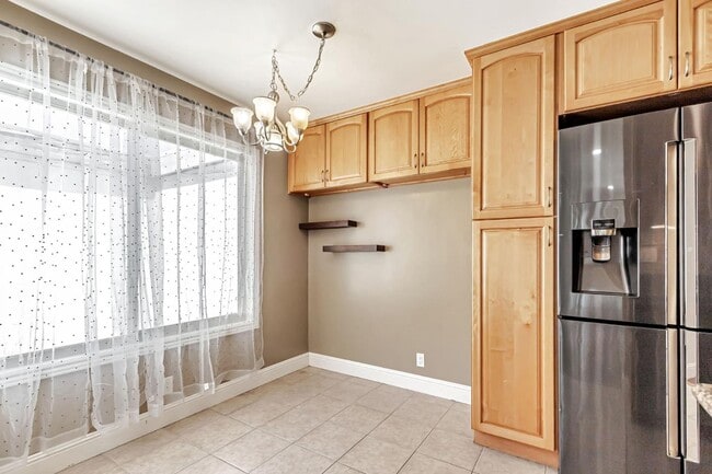 Building Photo - 8130 Park Villa Cir
