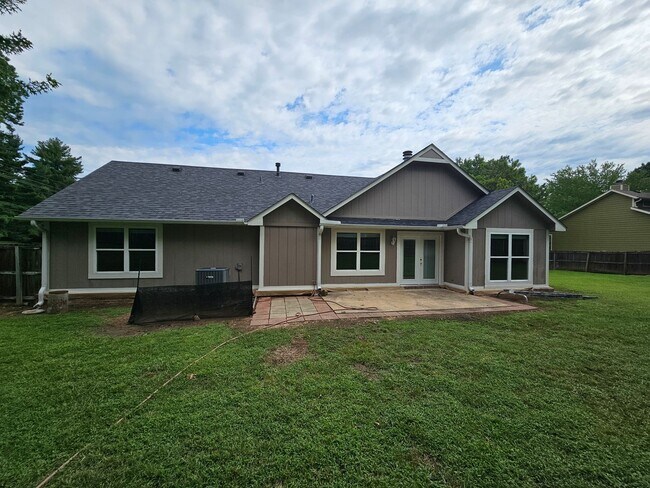 Building Photo - Newly remodeled home in East Fayetteville