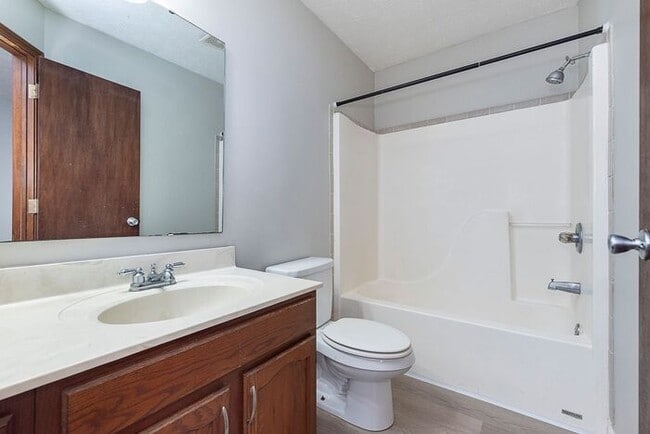 Building Photo - 3 Bedroom 2 Full Bath Ranch in Peaceful Geist Valley Estates