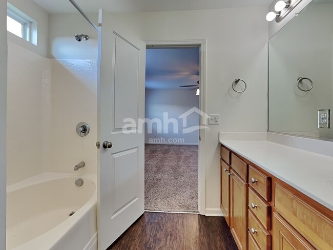 Building Photo - 407 Pine Hill Ln