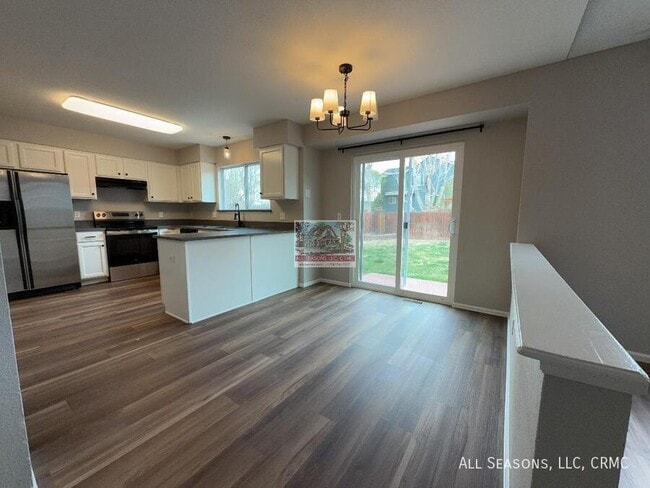 Building Photo - 5921 Fossil Dr