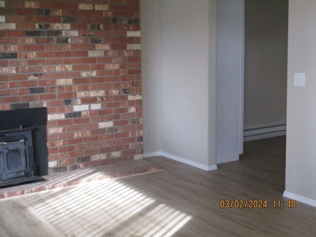 Building Photo - 631 N 13th St