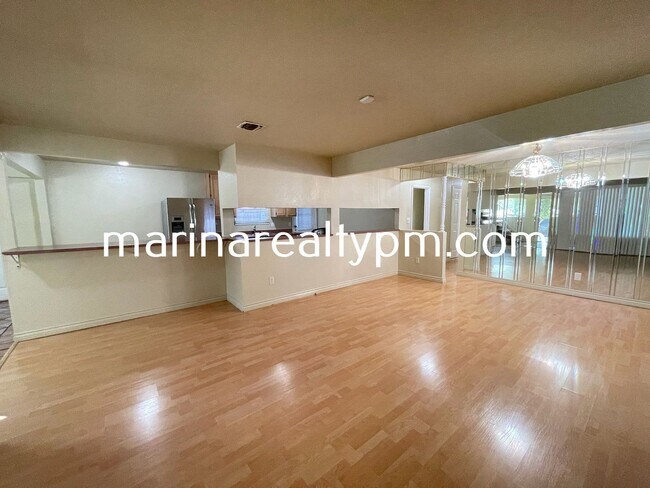 Building Photo - 4 Bedroom 2 Bath Single Family Home