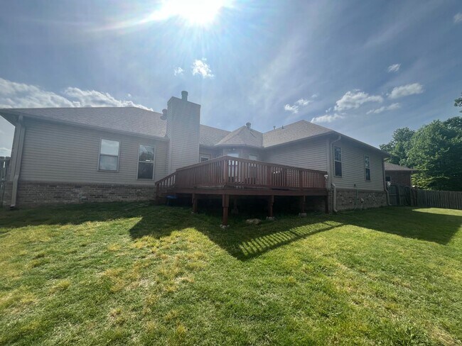 Building Photo - New Listing!