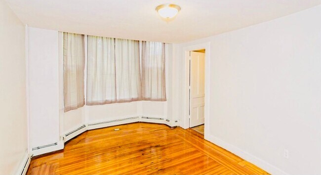 Building Photo - 807 3rd Ave