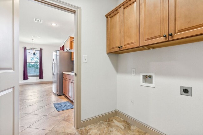 Building Photo - 6500 Llano Ln