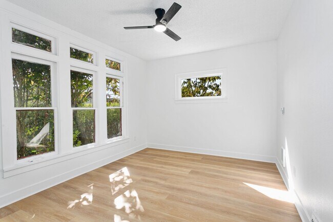 Building Photo - Beautiful 3 bd home close to the hospital