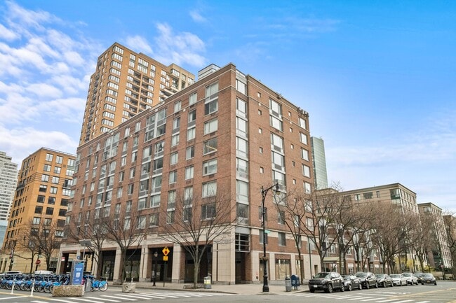 Building Photo - 2 S End Ave