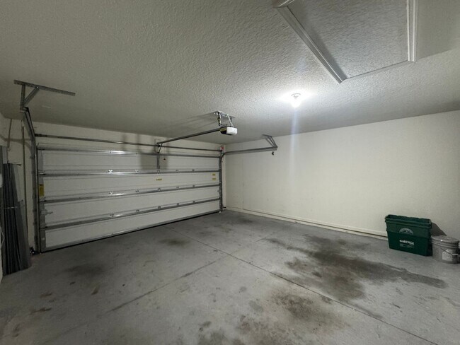 Building Photo - Available NOW!!Your Dream Home Awaits: Luxurious 3-Bedroom Oasis, Just Minutes from Daytona Beach!