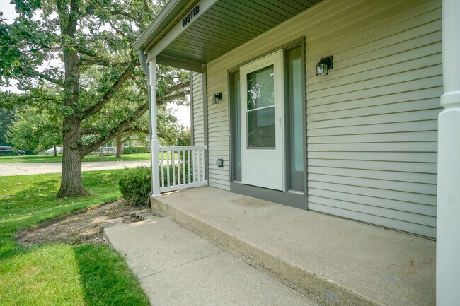 Building Photo - 11611 Davey Dr