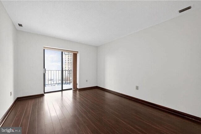 Building Photo - 10503 Valley Forge Cir