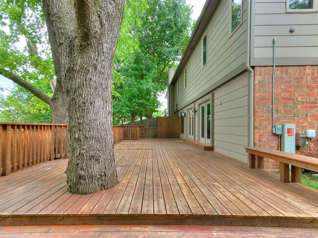 Building Photo - 1201 Glenbrook Dr