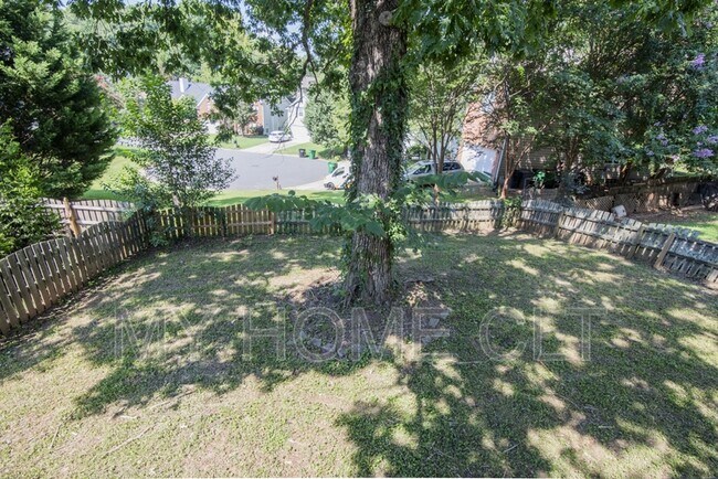 Building Photo - 15012 Rothesay Dr
