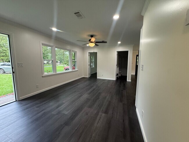 Building Photo - 4 Bedrooms, 2 Bathrooms - Home in Armuchee! **NEWLY REMODELED!!**