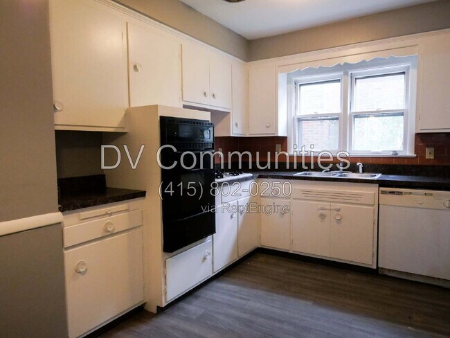 Building Photo - 1504 Sherbrook Rd