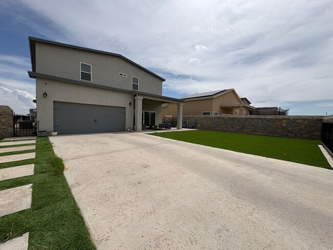 Building Photo - FAR EASTSIDE HOME FOR RENT