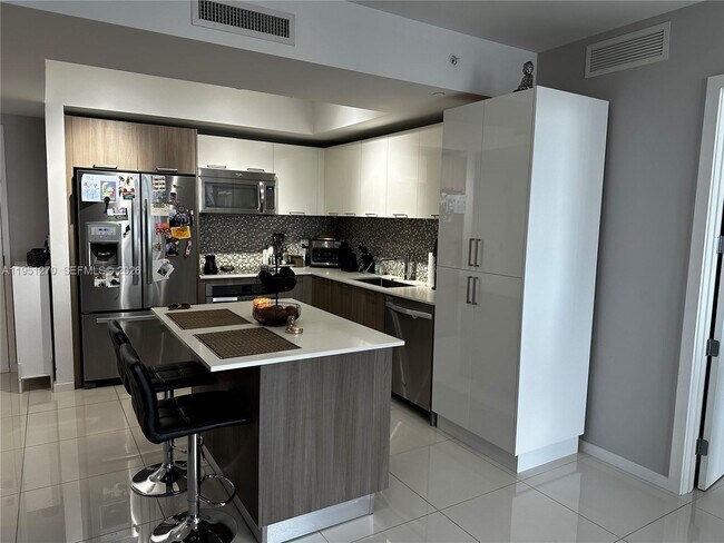 Building Photo - 5252 NW 85th Ave