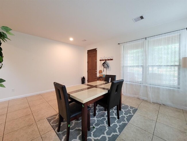 Building Photo - 5046 Longlane Dr
