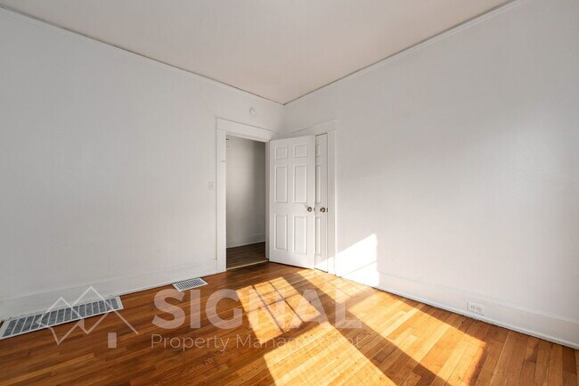 Building Photo - 1526 42nd St Ensley