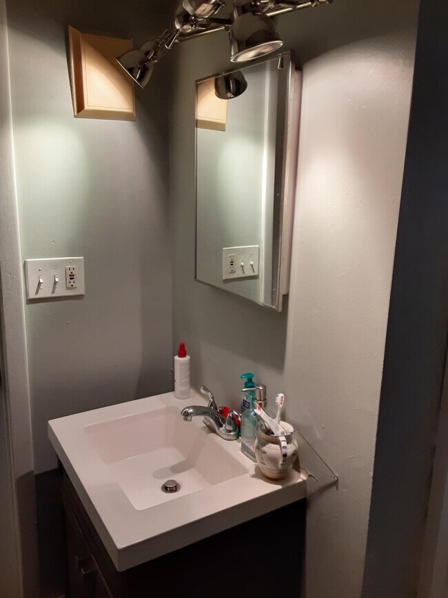 bath - 1729 Carey Way
