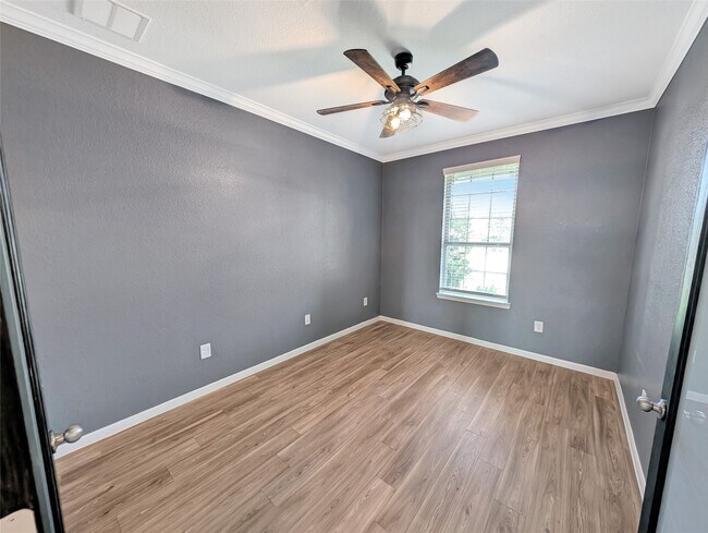 Building Photo - 1328 Ventura Crk Dr