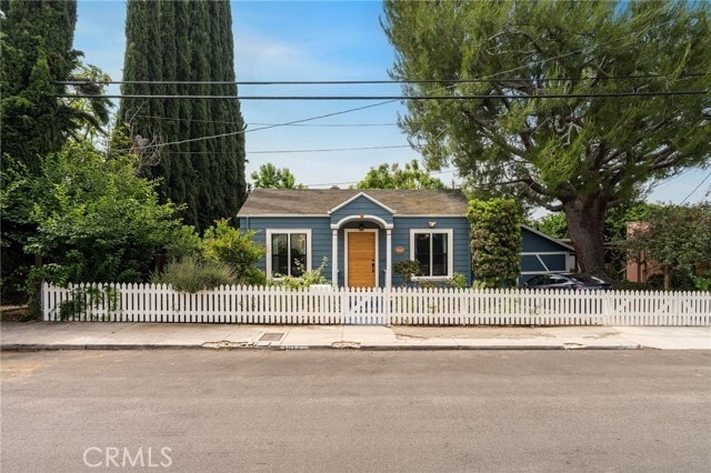 Building Photo - 1812 Las Flores Dr