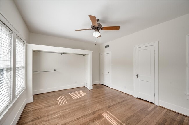 Building Photo - 1737 Albans Rd