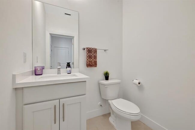 Building Photo - 4509 E Aqua Bella Ln