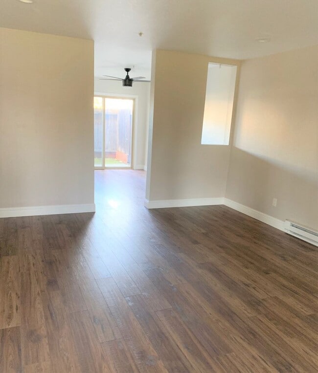 Building Photo - Lovely 2 bedroom PUD in the E Section of R...