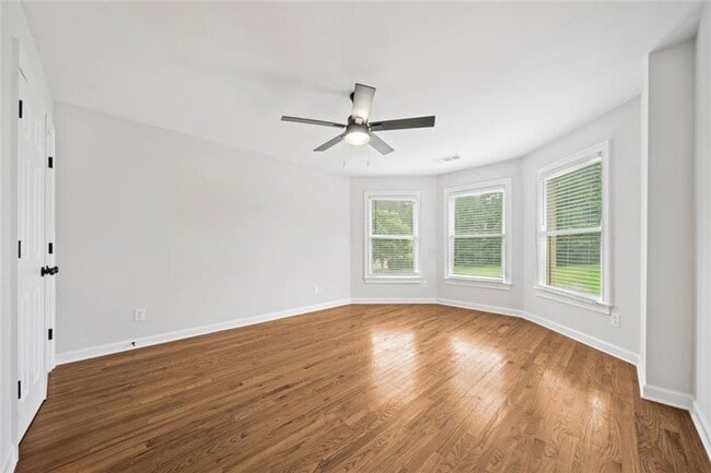 Building Photo - 1230 New Britain Dr SW