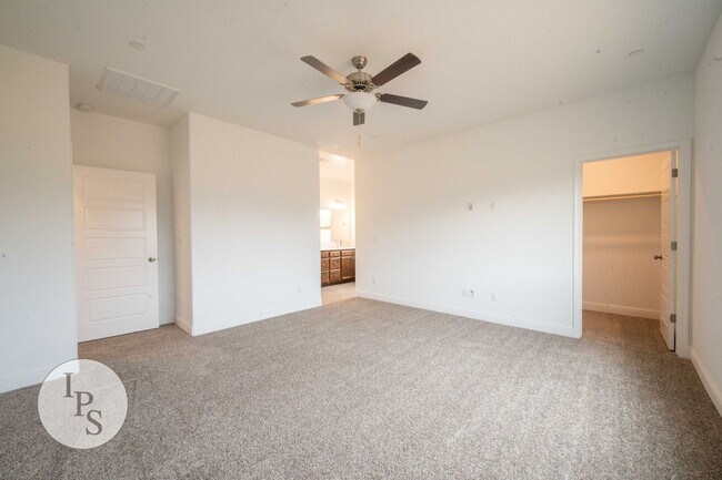 Building Photo - 2022 South/East Fresno Home, 4BR/2BA - Lots of Amenities!