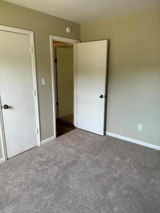 Building Photo - 5467 Winterset Dr