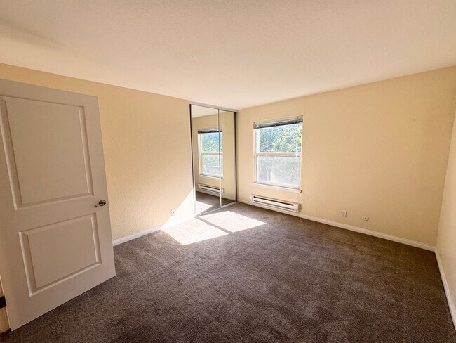 Building Photo - Great Shape Livermore Condo in Sonata Comm...