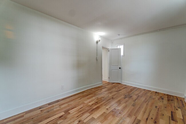 Building Photo - 522 Elm St