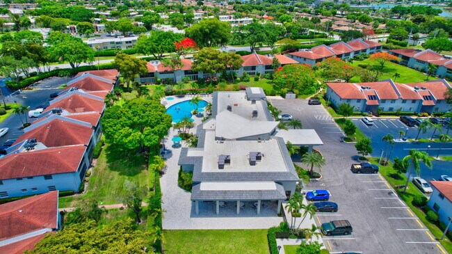 Building Photo - 6525 S Oriole Blvd