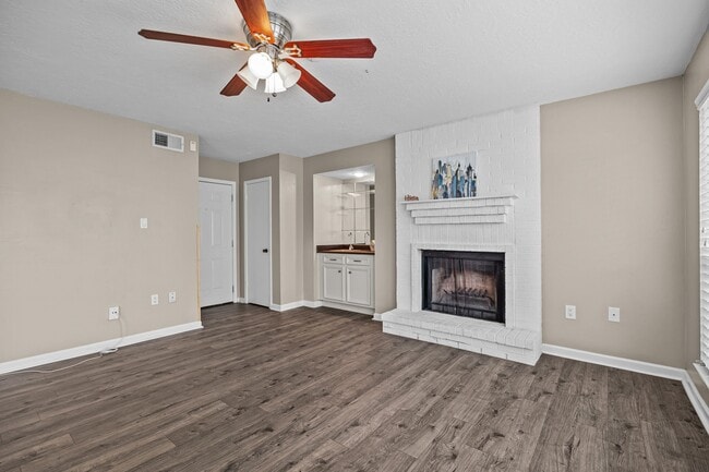 Building Photo - 250 El Dorado Blvd