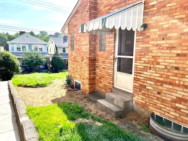 Building Photo - Fantastically updated three bedroom two bath house in the heart of Dormont