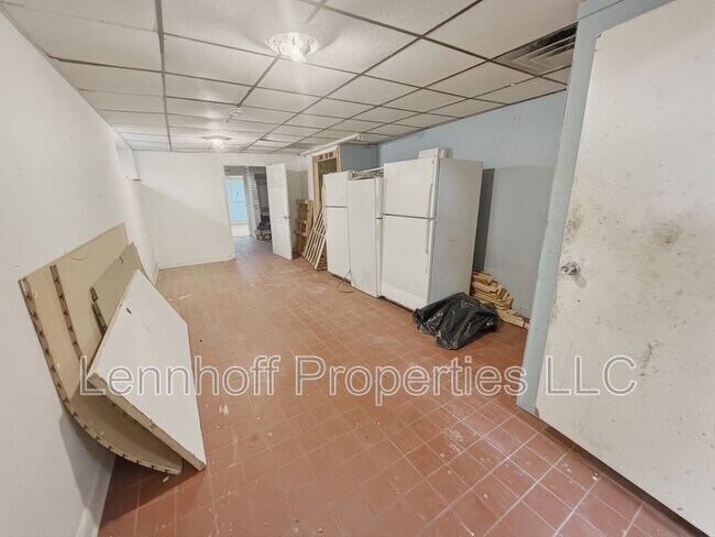 Building Photo - 206 Primrose St
