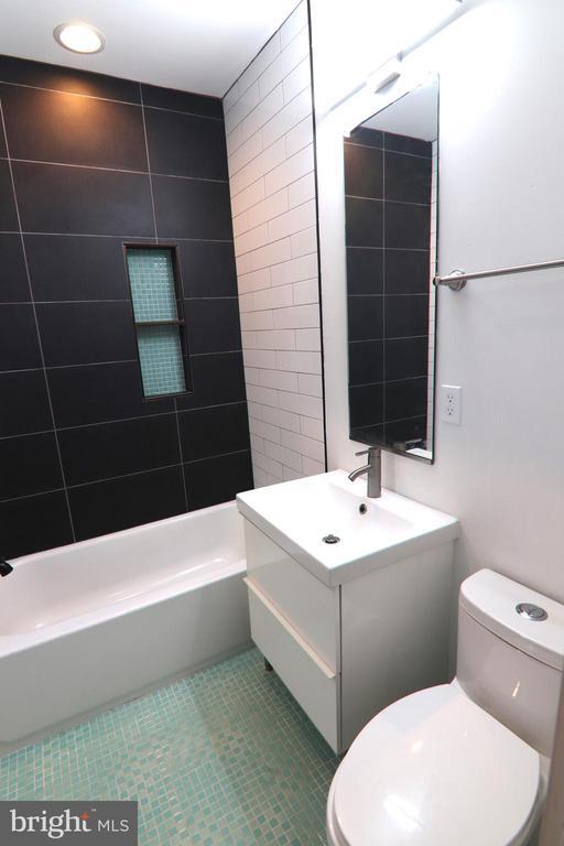 Building Photo - 1223 Haubert St