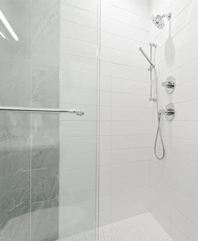 Building Photo - Amazing Jefferson Park 2 Bed / 4 bath Dupl...