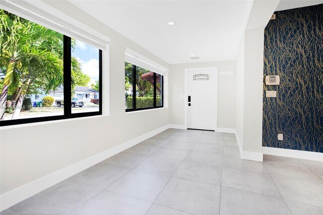 Building Photo - 1744 SW 22nd Terrace