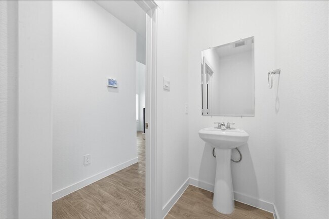 Building Photo - 31638 Featherstone Trl
