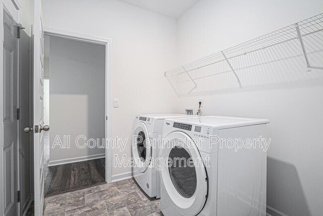 Building Photo - 607 Silver Moon Dr
