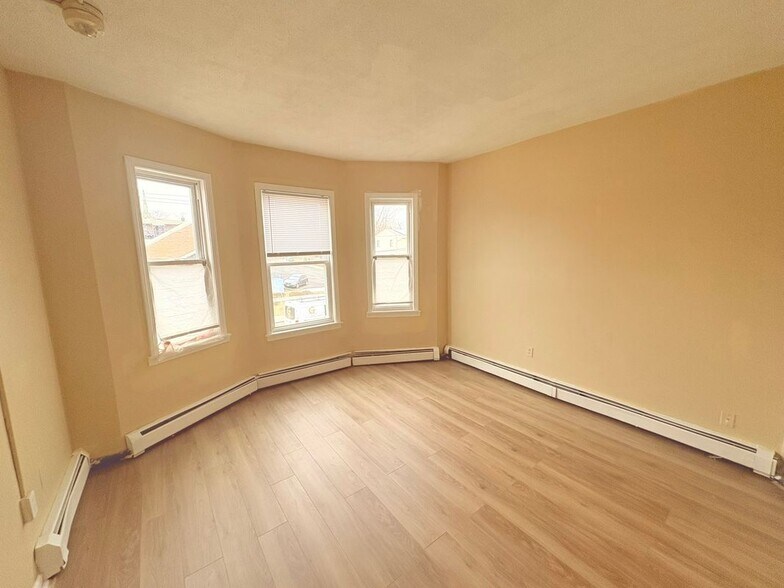 Building Photo - 202 Bellevue St