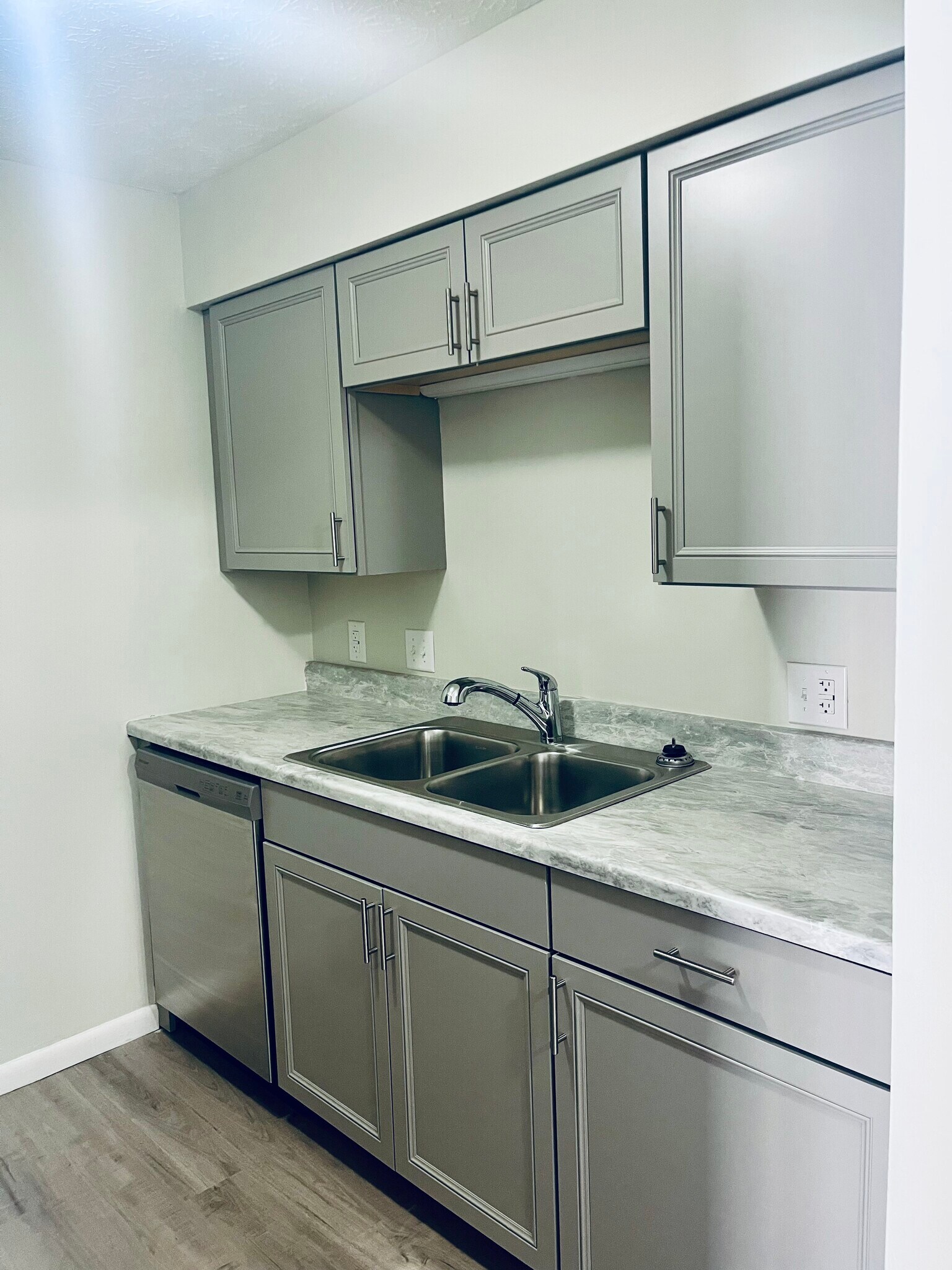 2 Bedroom Kitchen - River Knolls Apartments